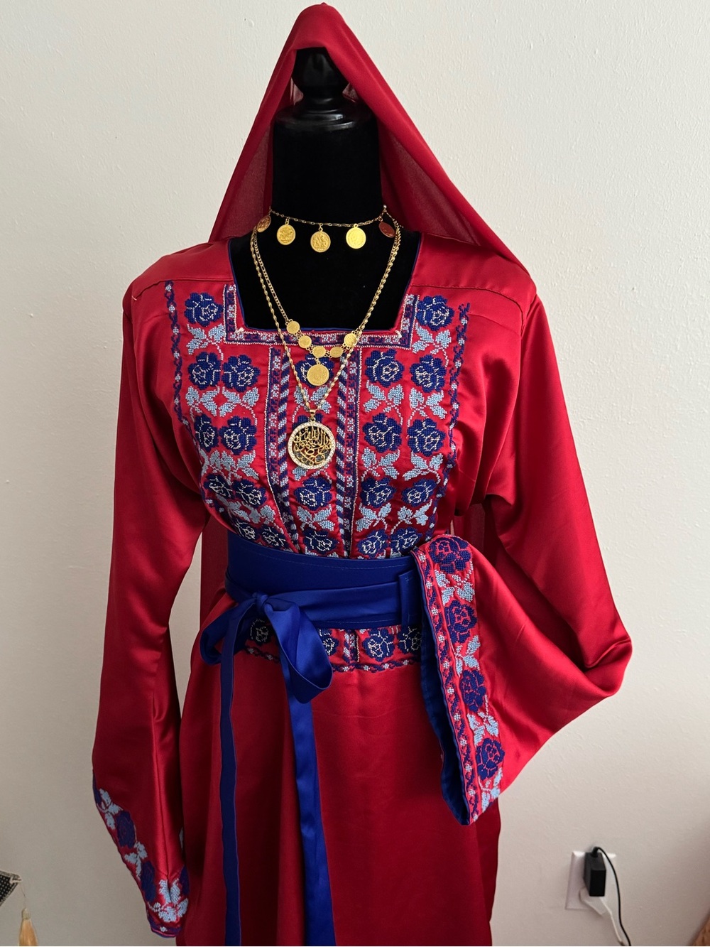 Red and blue handmade cross stitch Embroidered  thoub with Blue belt - Picture 6 of 9